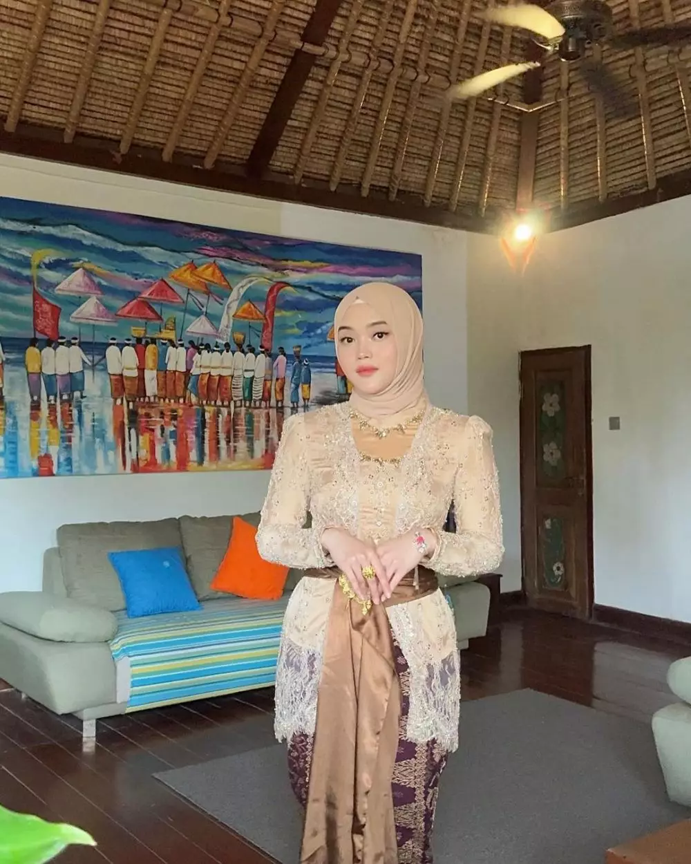 Pesona Putri Delina di acara Mepamit Mahalini dan Rizky Febian © 2024 Instagram