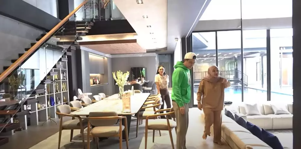 potret kolam renang Atta Halilintar ada pohon yang disebut di Alquran © 2024 brilio.net potret kolam renang Atta Halilintar ada pohon yang disebut di Alquran © 2024 brilio.net