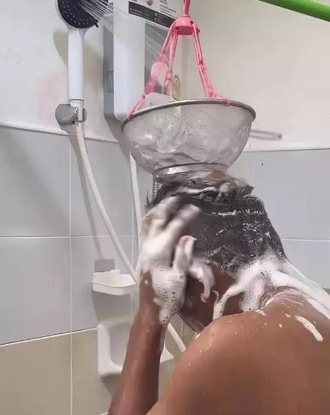 Potret kocak cara orang mandi di cuaca panas Berbagai sumber Potret kocak cara orang mandi di cuaca panas Berbagai sumber