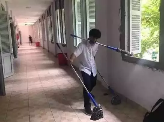 Potret kocak orang pengen multitasking Berbagai sumber