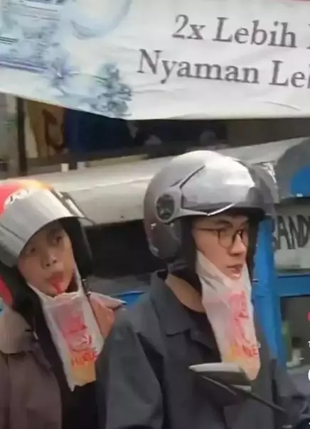 Potret kocak orang pengen multitasking Berbagai sumber