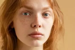 Glowing dalam semalam, trik cerahkan wajah kusam akibat pigmentasi ini cuma pakai 1 jenis bunga