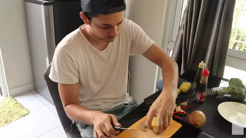 dapur aktor FTV Andrew Andika © YouTube