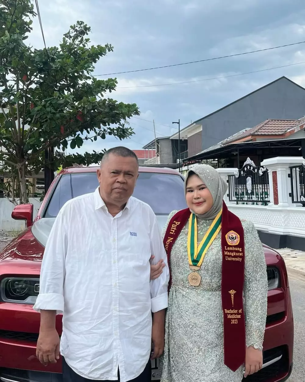 Potret wanita dasteran  Instagram/@puterisandagaaa