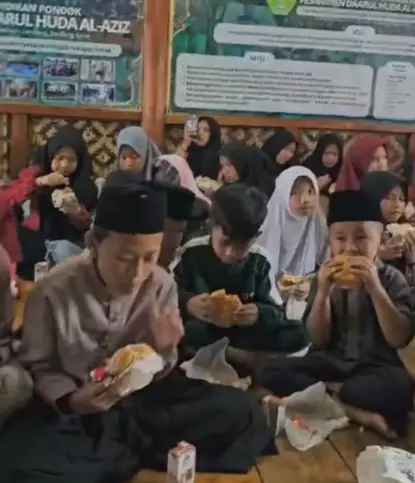 momen bule bertato TikTok/@injoenesia momen bule bertato TikTok/@injoenesia