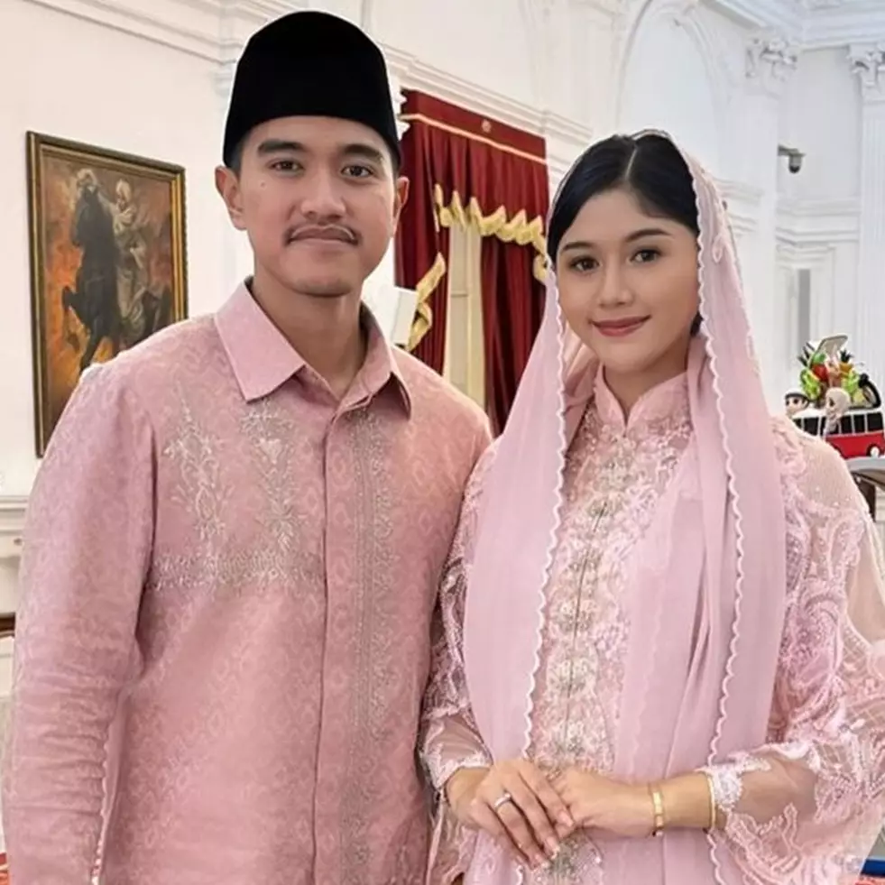 Momen Kaesang Pangarep umumkan kehamilan anak pertama, baby bump Erina Gudono selama umrah disorot