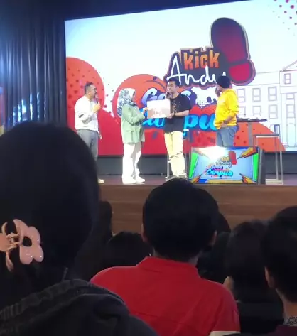 Aksi pria menolak hadiah TikTok/@ikantuuna