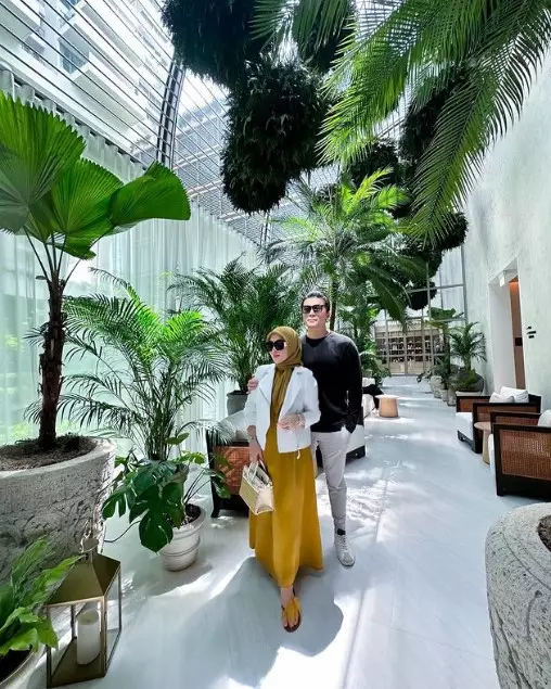 sahabat Reino bocorkan Syahrini hamil © Instagram sahabat Reino bocorkan Syahrini hamil © Instagram