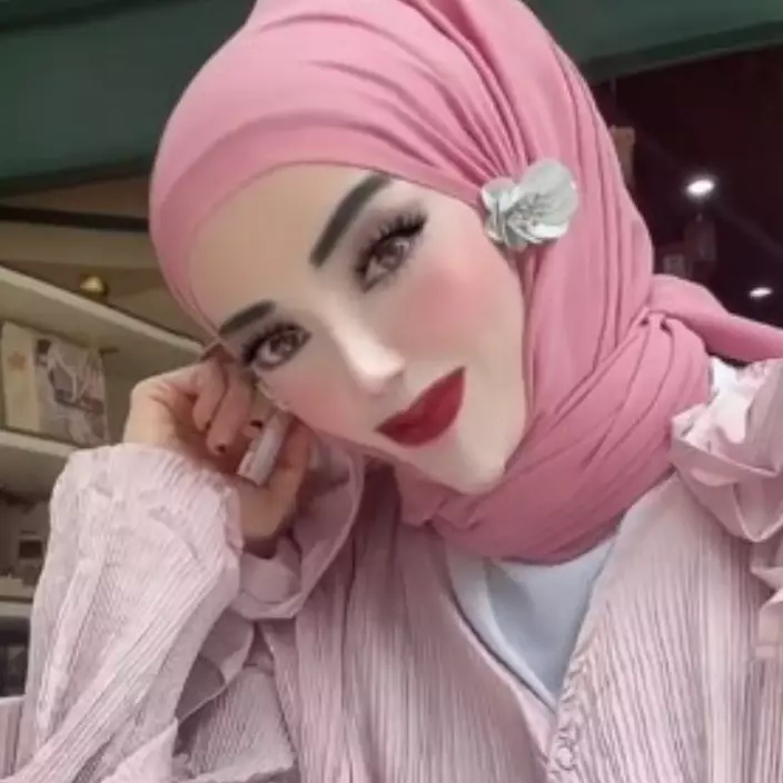 9 Momen Yuni Jasmine si dagu lancip perawatan kecantikan, wajah aslinya justru dipuji cantik natural