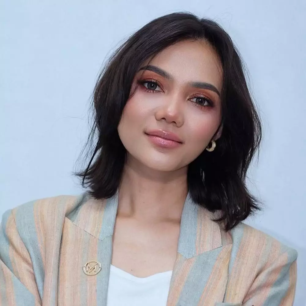 Jual rumah kini pilih ngontrak, intip 11 potret hunian Rina Nose yang walk in closet-nya mirip butik