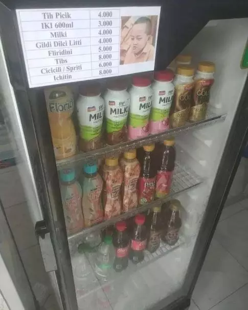 Tulisan kocak tertempel di pintu kulkas Berbagai sumber Tulisan kocak tertempel di pintu kulkas Berbagai sumber