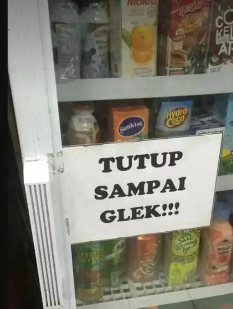 Tulisan kocak tertempel di pintu kulkas Berbagai sumber Tulisan kocak tertempel di pintu kulkas Berbagai sumber