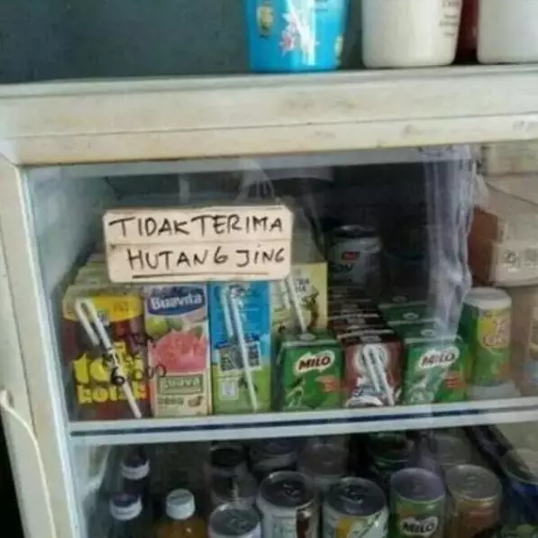 Tulisan kocak tertempel di pintu kulkas Berbagai sumber Tulisan kocak tertempel di pintu kulkas Berbagai sumber