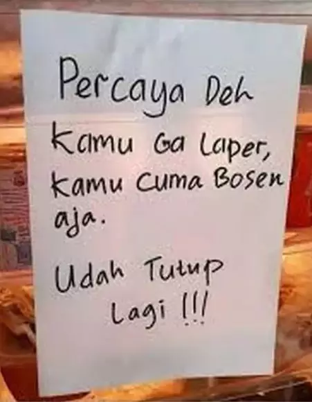 Tulisan kocak tertempel di pintu kulkas Berbagai sumber Tulisan kocak tertempel di pintu kulkas Berbagai sumber
