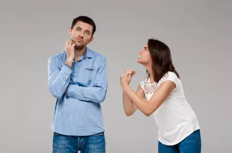 Pantun kena mental penuh sindiran © Freepik