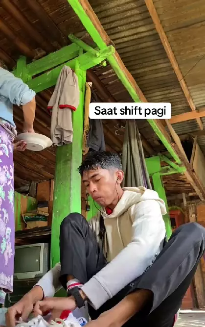 ibu suapi makan anaknya TikTok/@akumisss_
