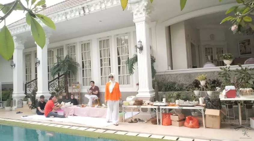 halaman belakang Syahrini © berbagai sumber halaman belakang Syahrini © berbagai sumber