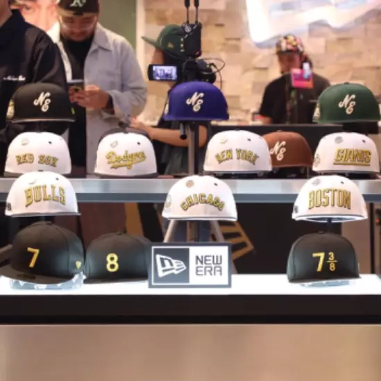 Berusia 7 dekade, topi ini masih chic buat melengkapi gaya street fashionmu