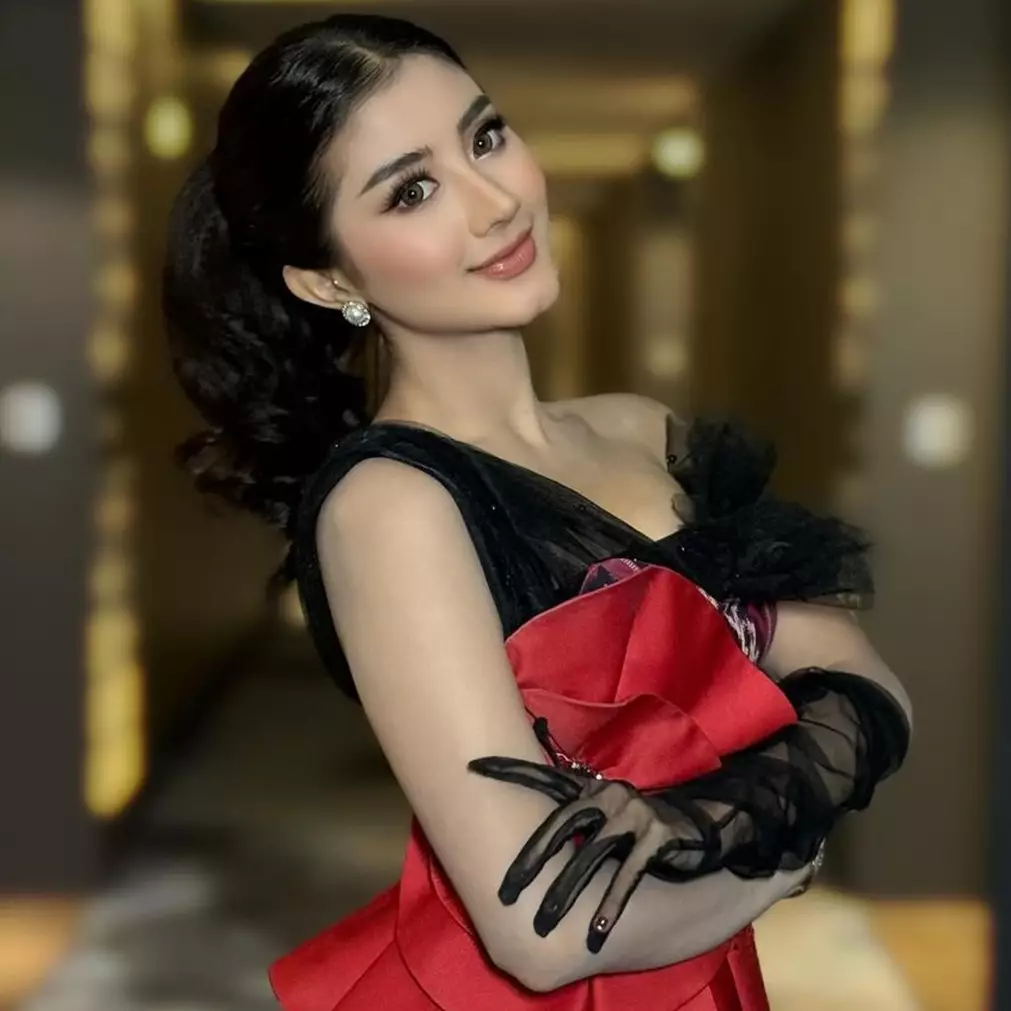 Punya 4 rumah di usia 24 tahun, intip 10 potret kamar Ghea Youbi walk in closetnya bak butik mewah