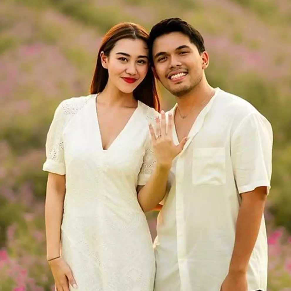 7 Momen Thariq Halilintar lamar Aaliyah Massaid di tengah kebun bunga ini romantis bak adegan drakor