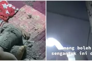 Ternyata tidur juga berisiko, momen bocah laki-laki tetap terlelap walau plafon roboh ini bikin heran