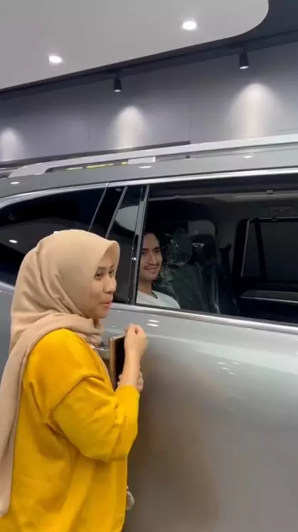 Verrell Bramasta belikan mobil Sarni © Instagram