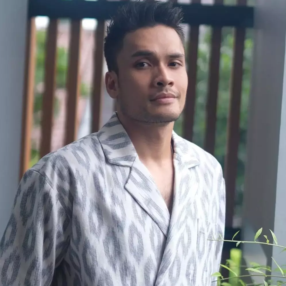 Nyicil KPR rumah sampai didatangi debt collector, 9 potret dapur Randy Pangalila sumpek penuh barang