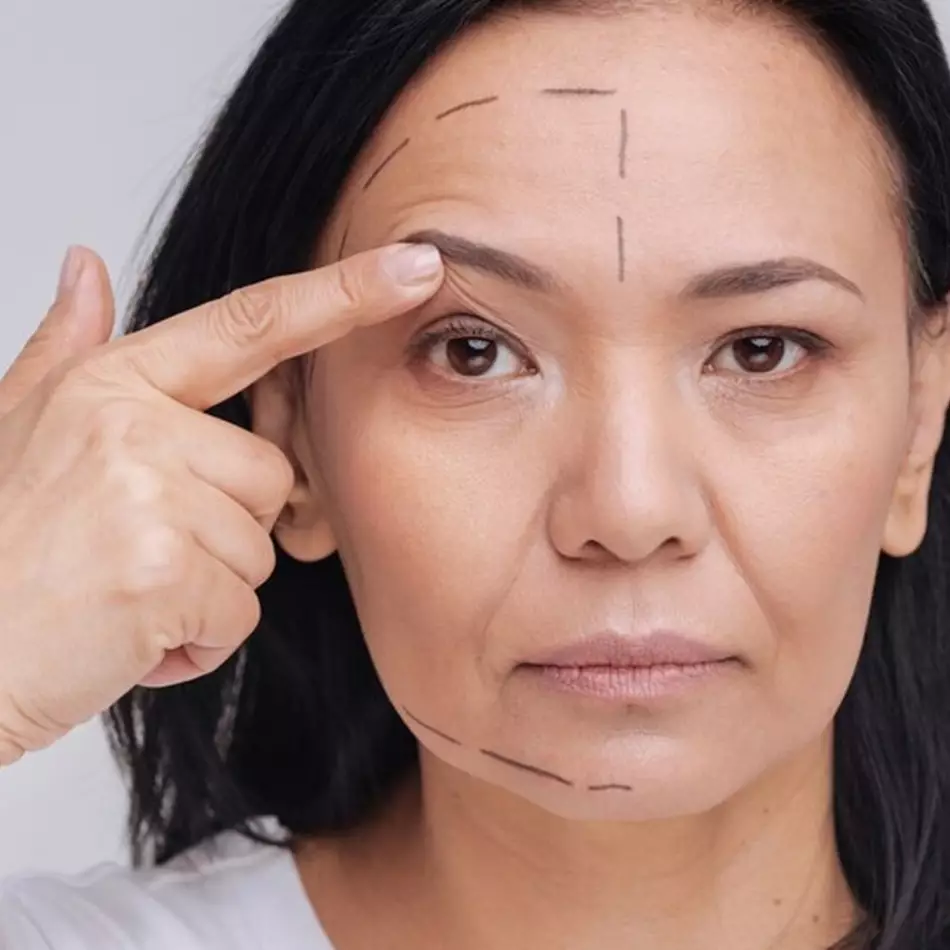 Tanpa treatment face lift, YouTuber rawat wajahnya agar bebas kerutan ini cuma pakai 1 bahan makanan