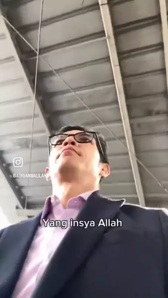 adrian maulana naik transportasi umum © 2024 Instagram adrian maulana naik transportasi umum © 2024 Instagram