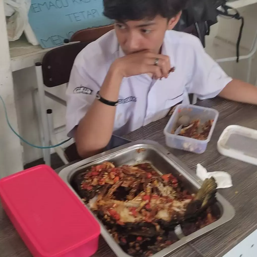 15 Potret kocak menu bekal makan siang ini nggak cuma komplet tapi bikin kenyang sampai pulang