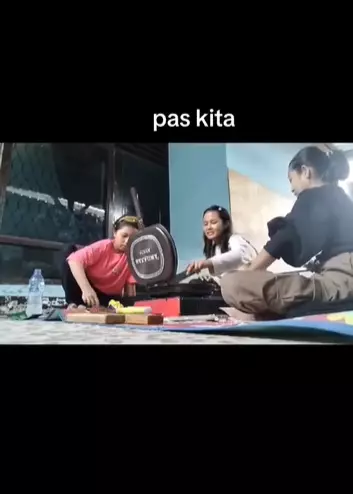 momen apes wanita lagi masak © TikTok momen apes wanita lagi masak © TikTok
