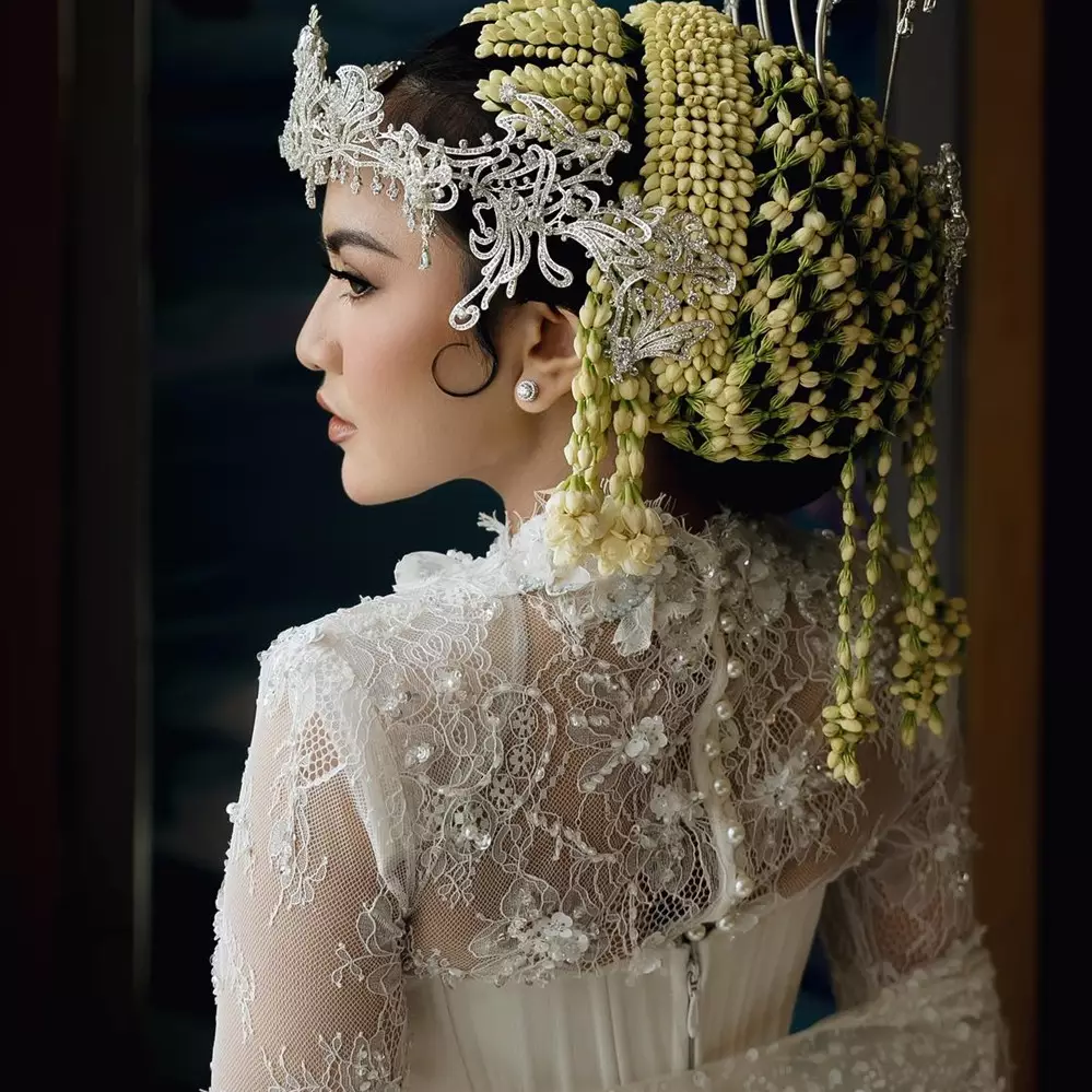 Kisah di balik gaun pernikahan Mahalini, sang desainer ungkap sempat terbakar hingga dijahit ulang