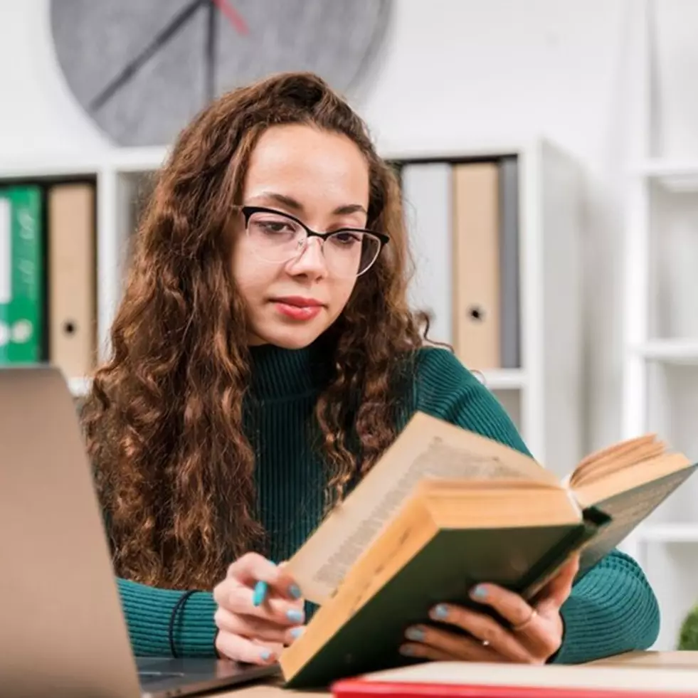 50 Pantun pendidikan tentang semangat belajar, memotivasi sekaligus menghibur