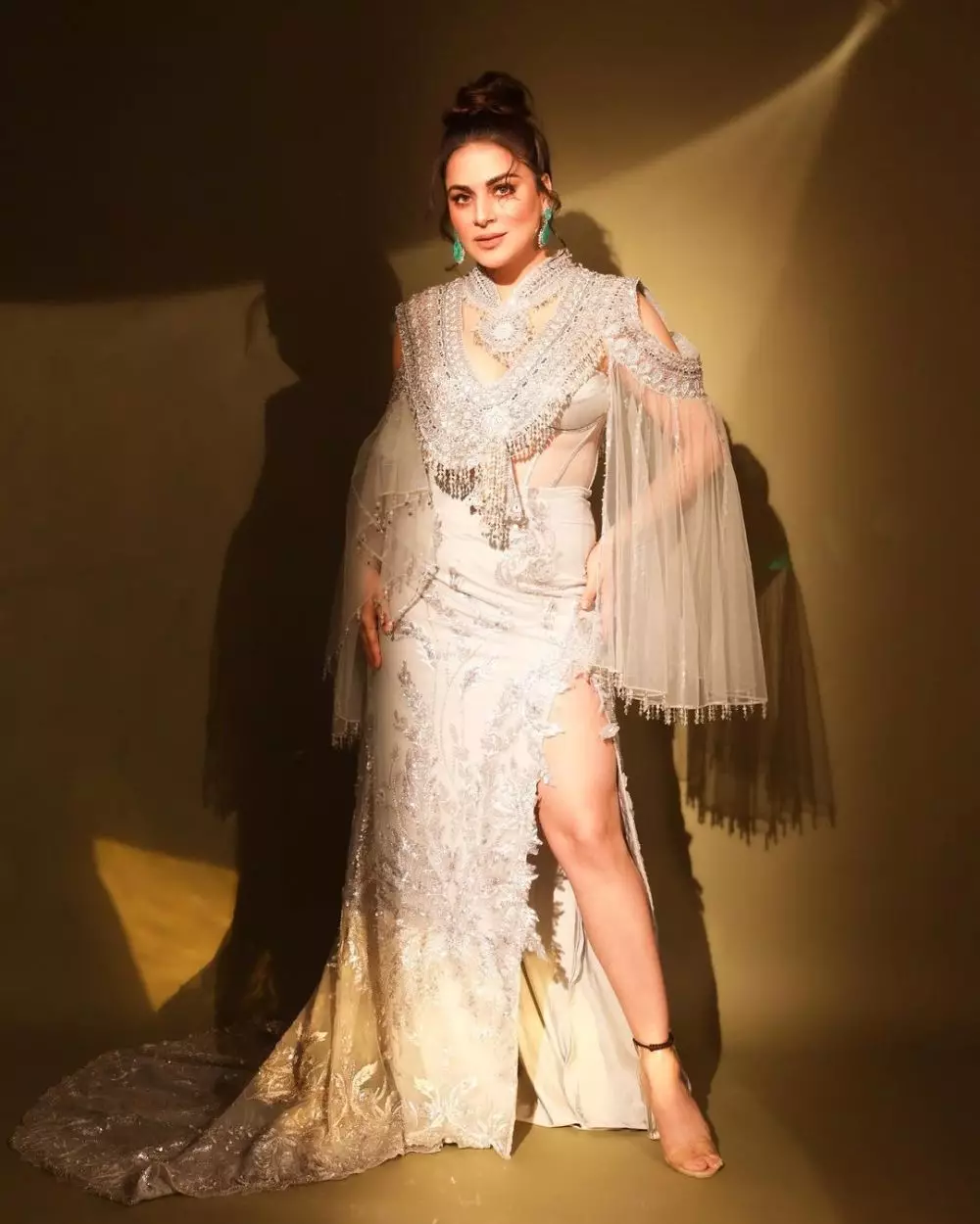 potret keseharian Shraddha Arya pemeran dr. Preetha di Takdir Lonceng Cinta © 2024 Instagram