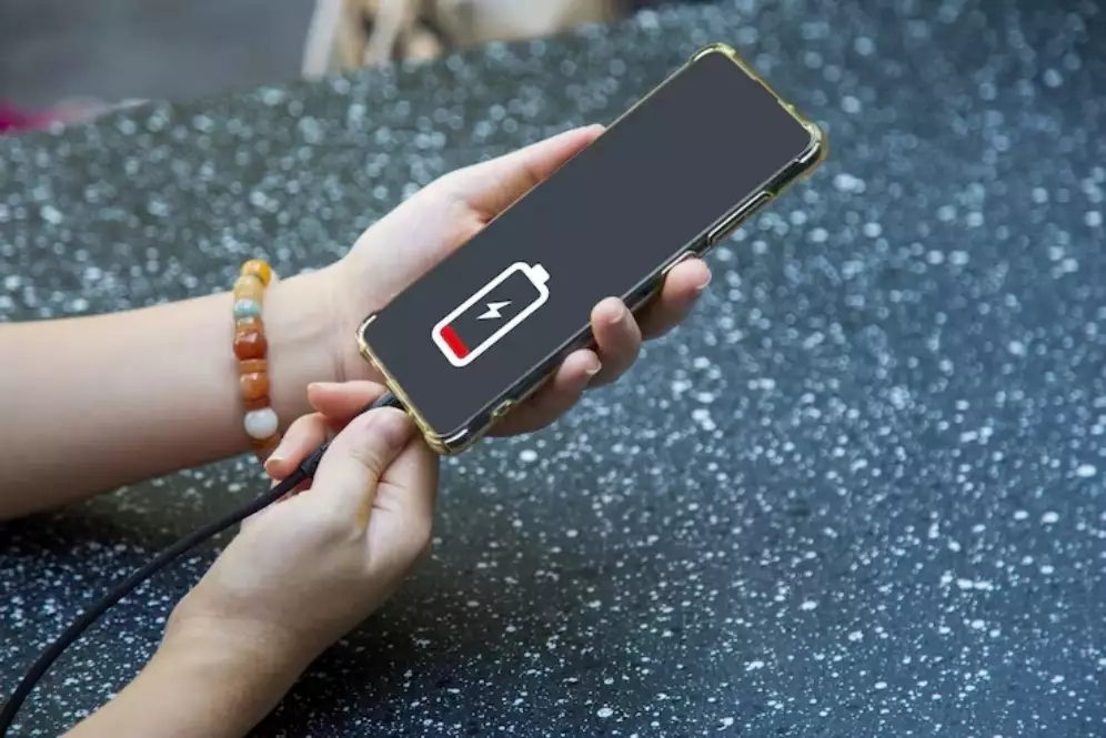 7 Kebiasaan menggunakan ponsel cerdas yang bisa menghabiskan masa pakai baterai, nomor 2 paling parah