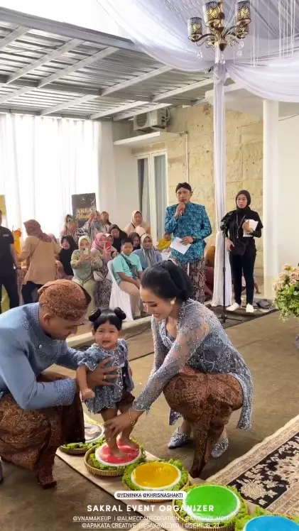 tedak siten anak Yeni Inka © Instagram