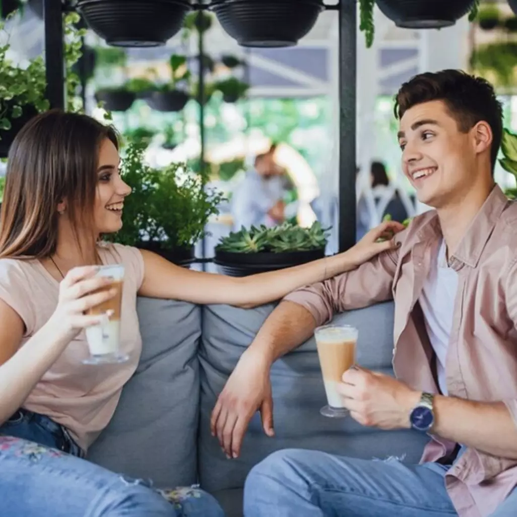 45 Teka-teki gombal receh tapi romantis, bikin doi klepek-klepek