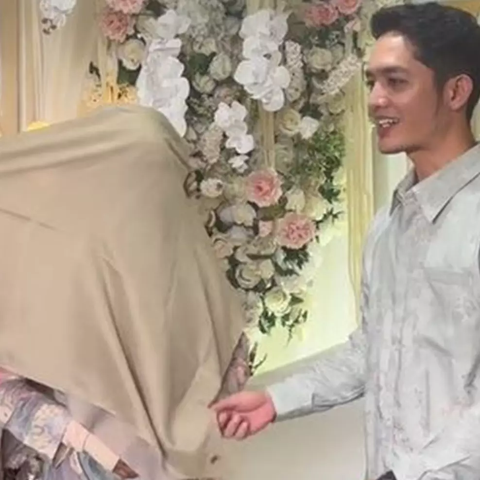 Dikira calon istrinya, momen pria iseng di hari lamaran sahabatnya ini bikin ekspektasi buyar seketika