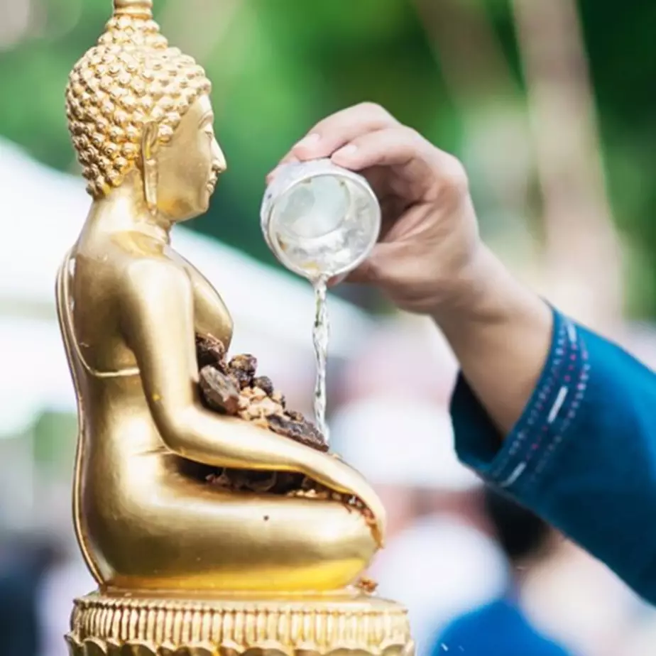 100 Caption Selamat Hari Raya Waisak, buat postingan di sosial media jadi lebih menarik