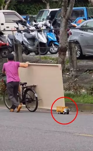 Cara kocak orang pas lagi kerja Berbagai sumber