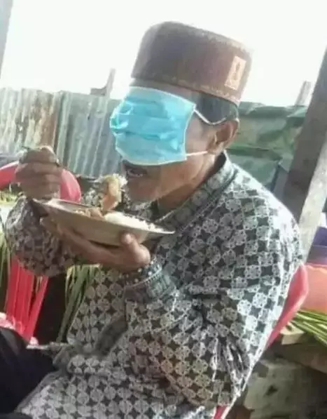 Kelakuan kocak pas lagi makan Berbagai sumber Kelakuan kocak pas lagi makan Berbagai sumber