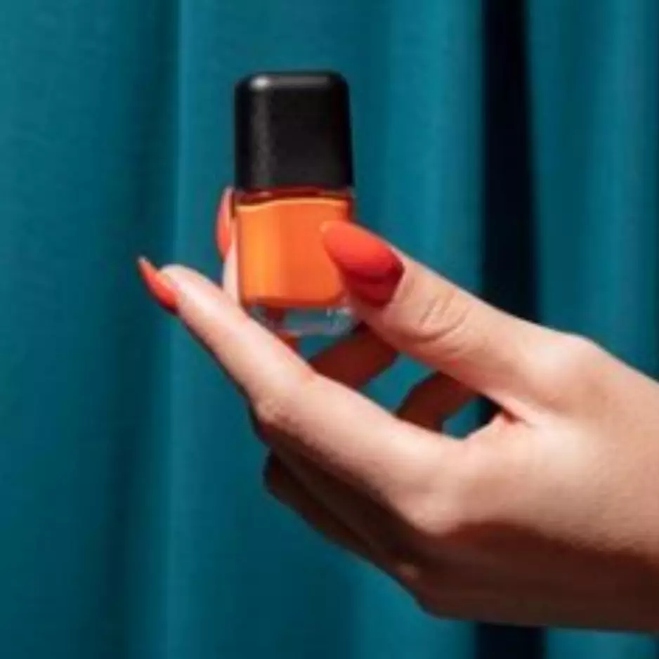 11 Potret pembuatan kutek ini bikin geleng kepala, malah mirip pabrik cat tembok