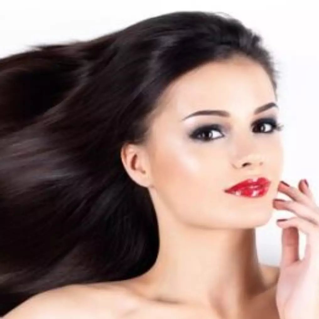 Tanpa ke salon, trik dapatkan 'glass hair' ini cuma pakai kombinasi 2 produk lembutkan rambut kusut