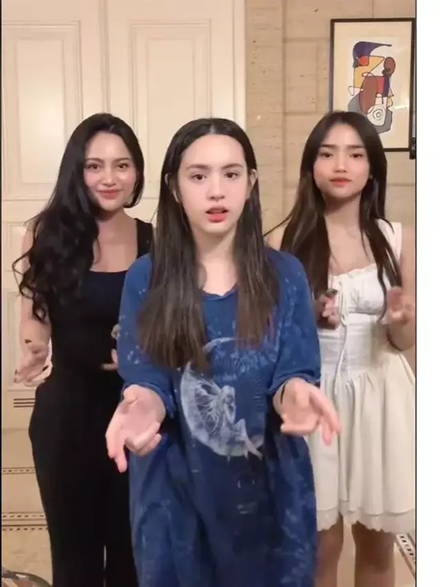 Mikhayla anak Nia Ramadhani TikTokan bareng Fuji © 2024 brilio.net