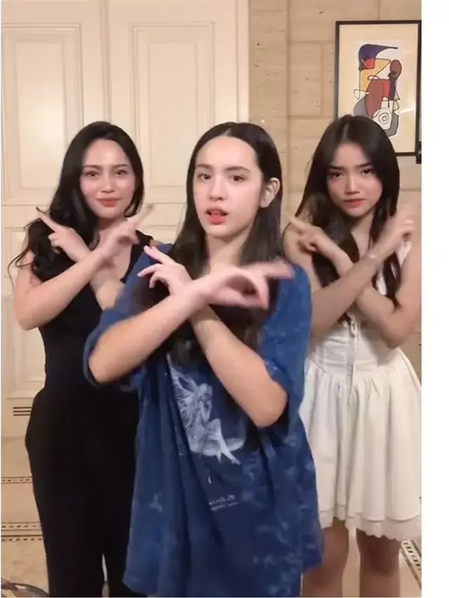 Mikhayla anak Nia Ramadhani TikTokan bareng Fuji © 2024 brilio.net