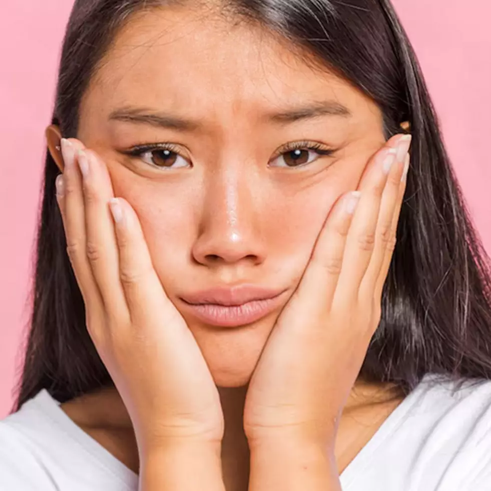 Tak perlu suntik putih, kombinasi alpha arbutin dengan 3 kandungan skincare ini bikin wajah auto cerah