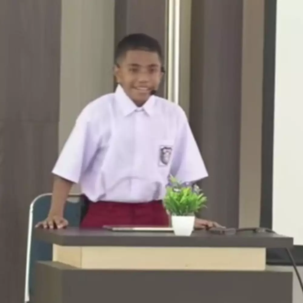 Viral bocah kelas 6 SD Papua mengajar kalkulus di depan mahasiswa, ternyata bukan anak sembarangan