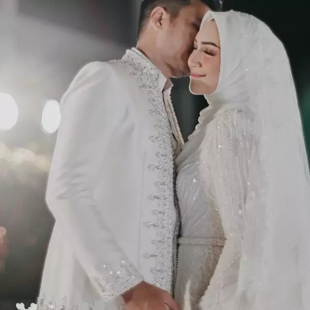 Persiapannya cuma sebulan, begini 11 momen pernikahan kedua Melody Prima dengan Ilham Prawira