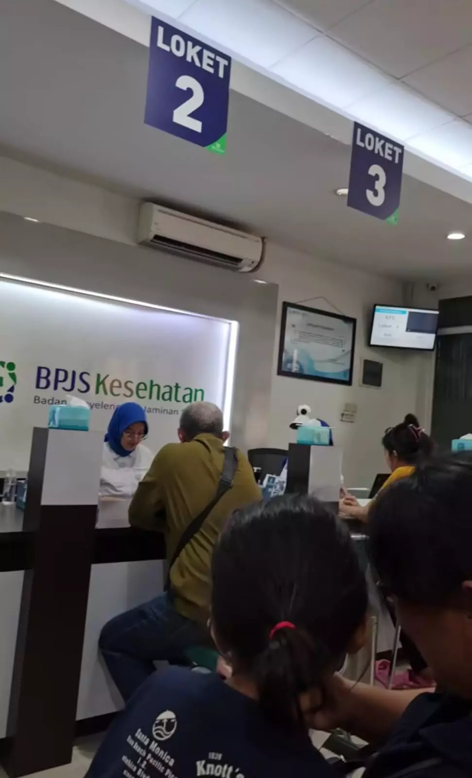 Ikang Fawzi seharian antre BPJS © TikTok