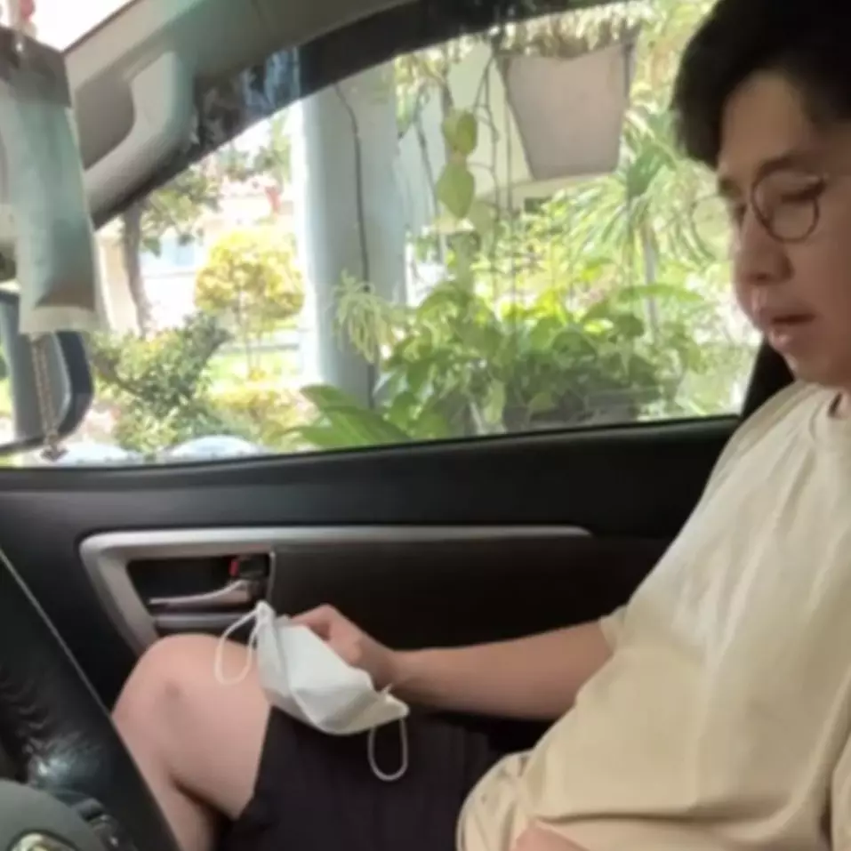 Berawal salah injak gas, momen wanita belajar mobil ini endingnya bikin tercengang